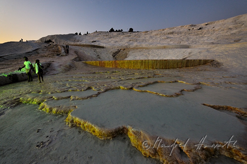Calcareous sinter pool and tourists