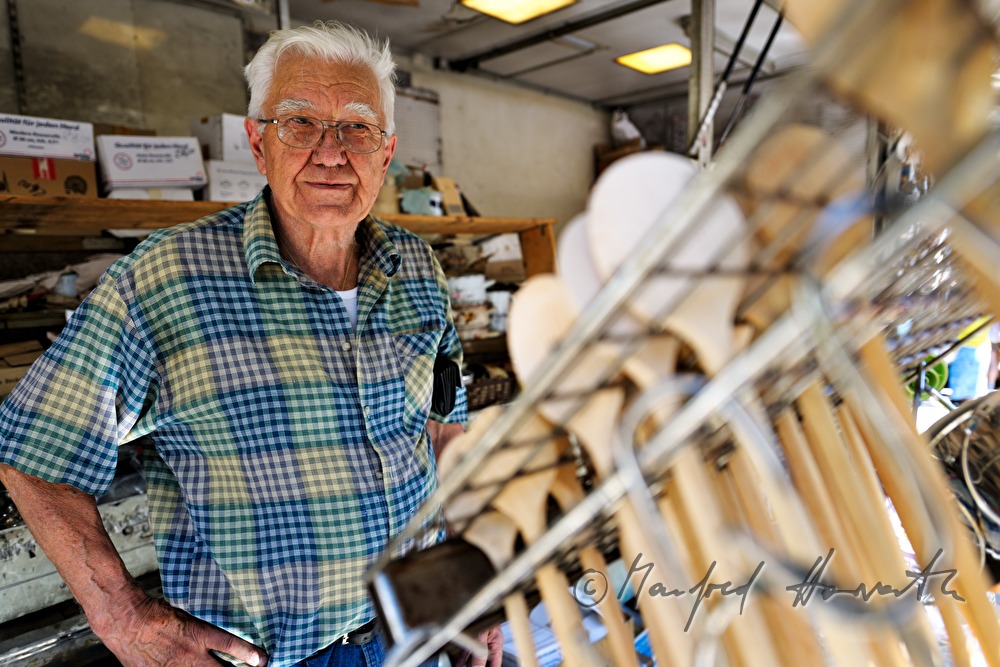 higgler selling household goods