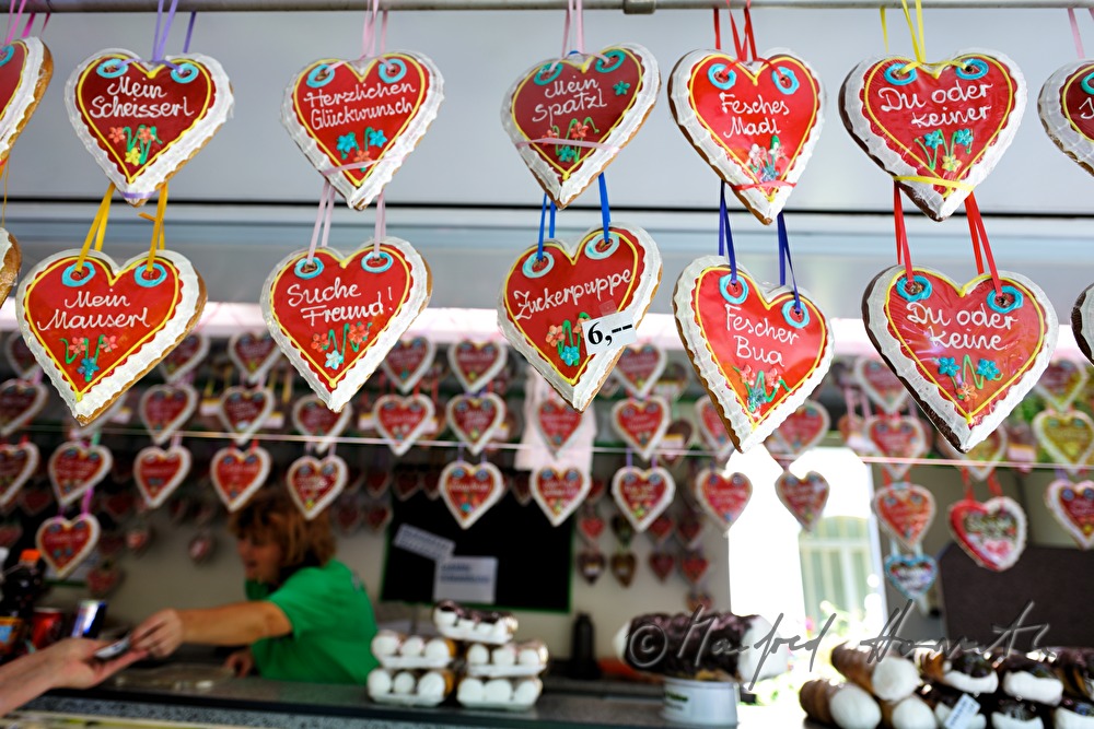 sale of souvenir gingerbread hearts stand