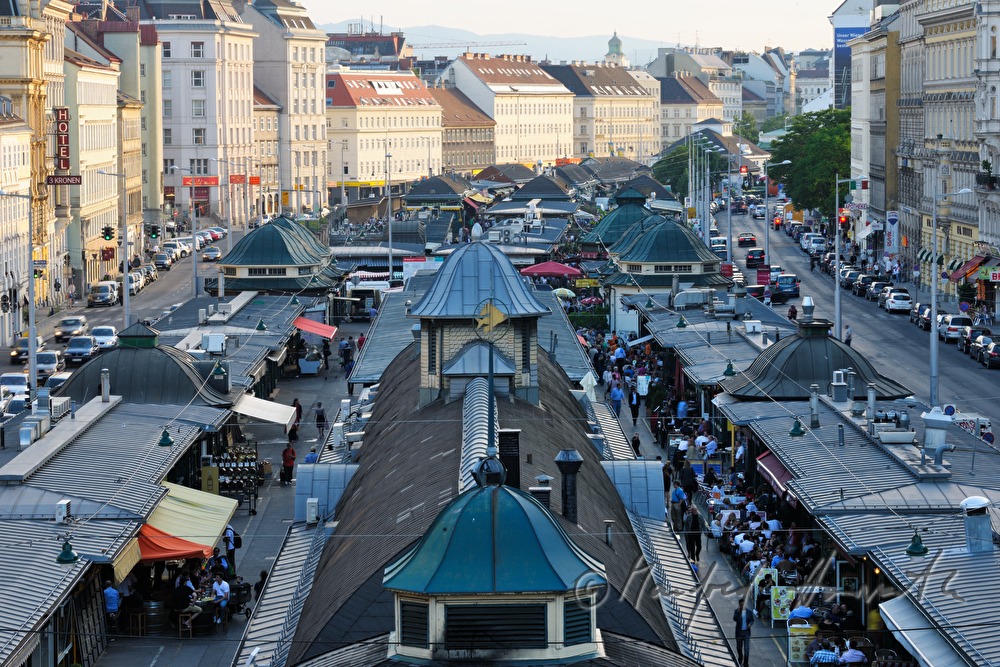market stands on the Wienzeile