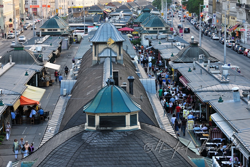 market stands on the Wienzeile