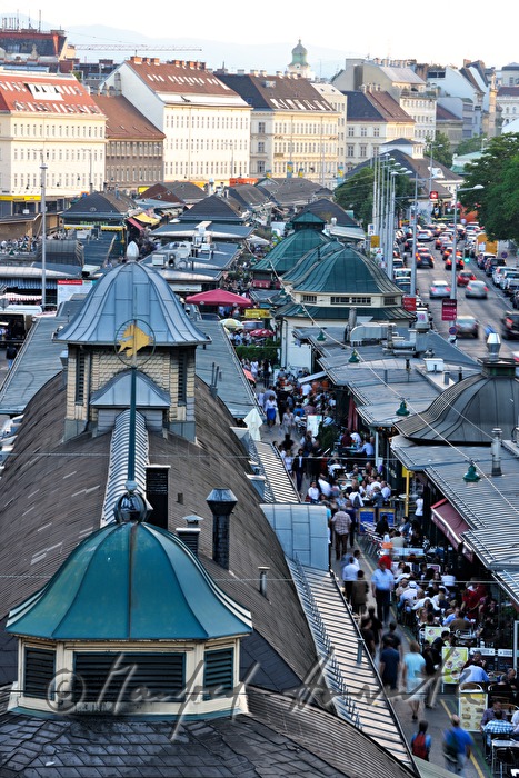 market stands on the Wienzeile