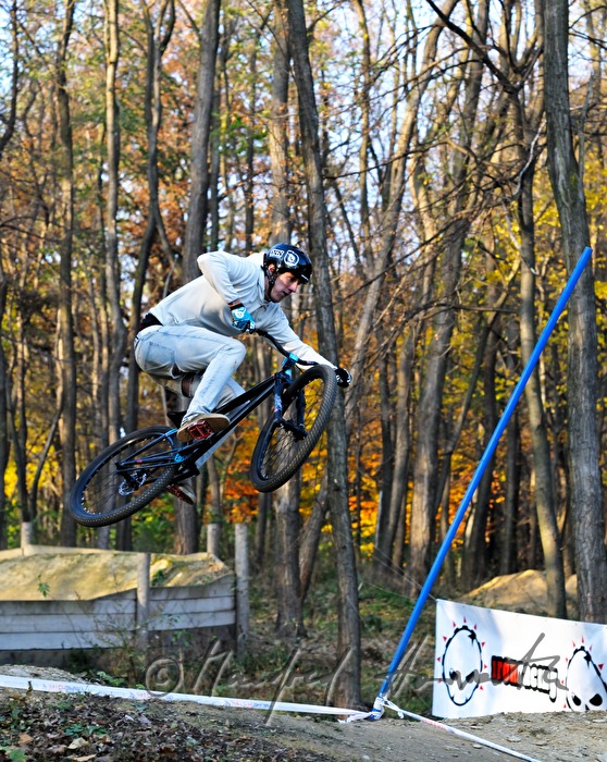jumper at a mountainbike downhill race