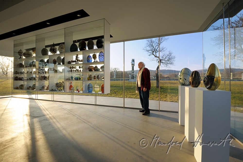Wander Bertoni and eggs in the Egg Museum
