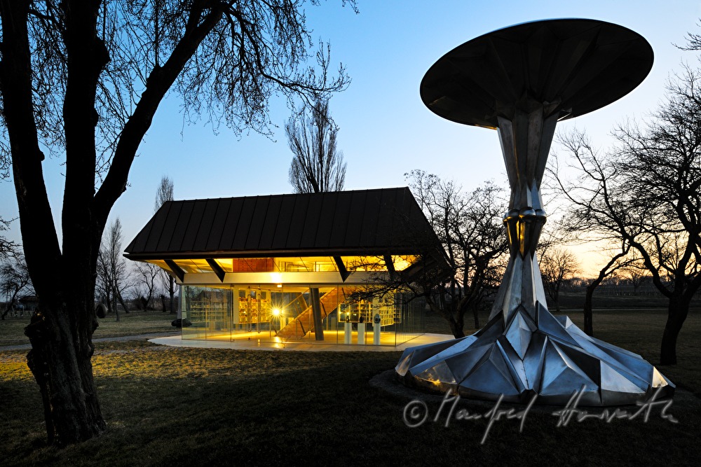 Egg Museum and sculpture of Wander Bertoni