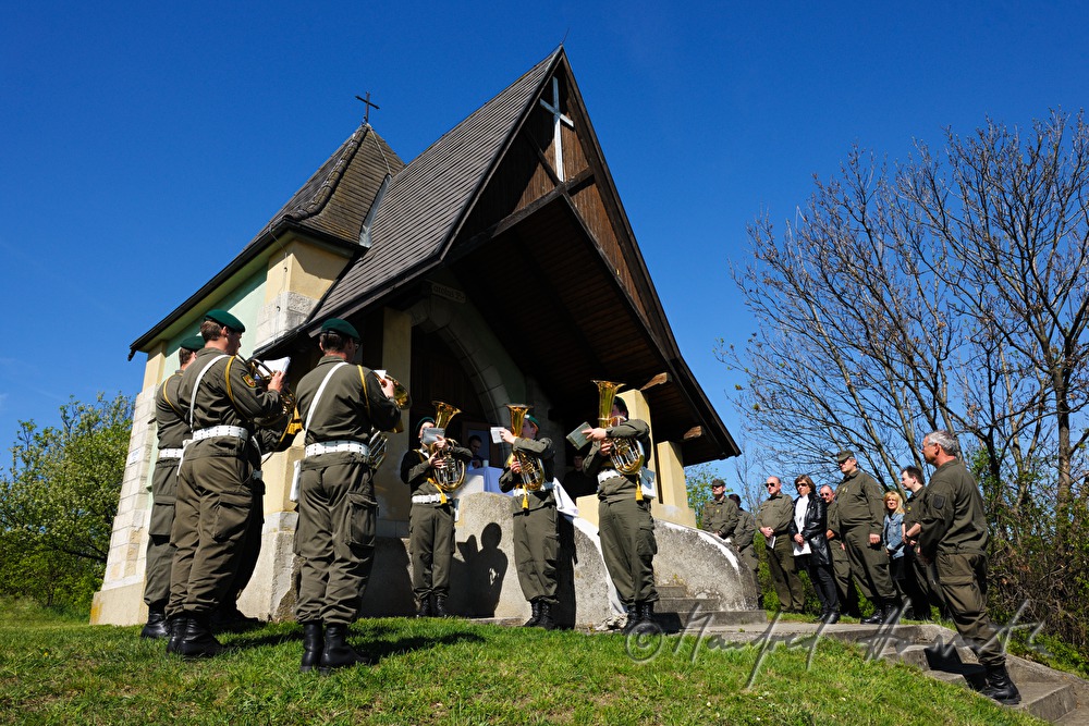soldiers of the Austrian Armed Forces during a camp service
