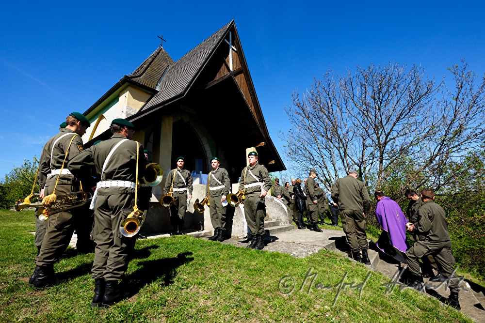 soldiers of the Austrian Armed Forces during a camp service