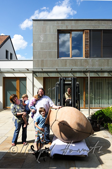 Ott family with an amphora at their place