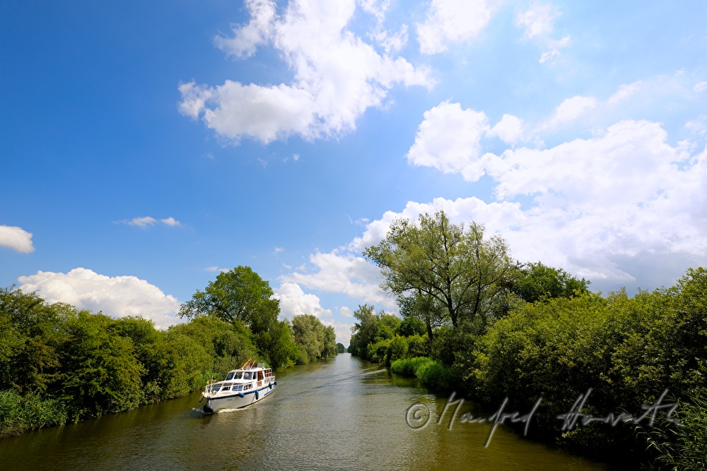 motorboat on the canal Fleesensee-Kölpingsee