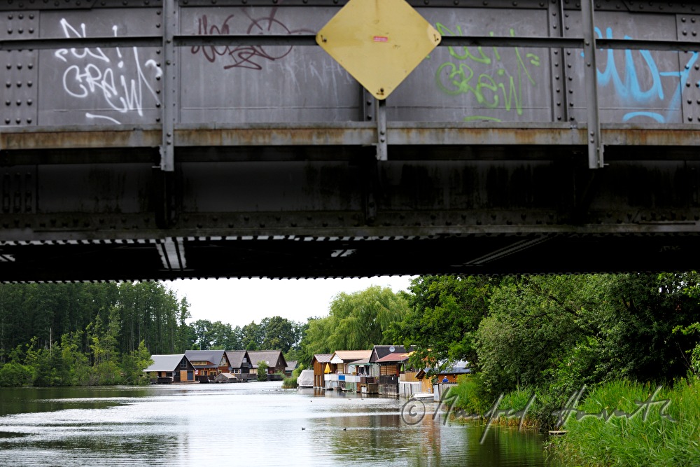 railway bridge and holiday cottages on the Müritz