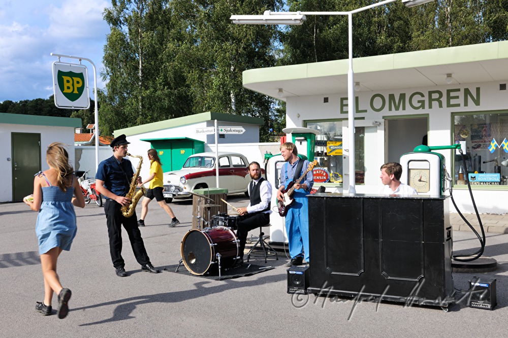 band plays live at the 1950s petrol station