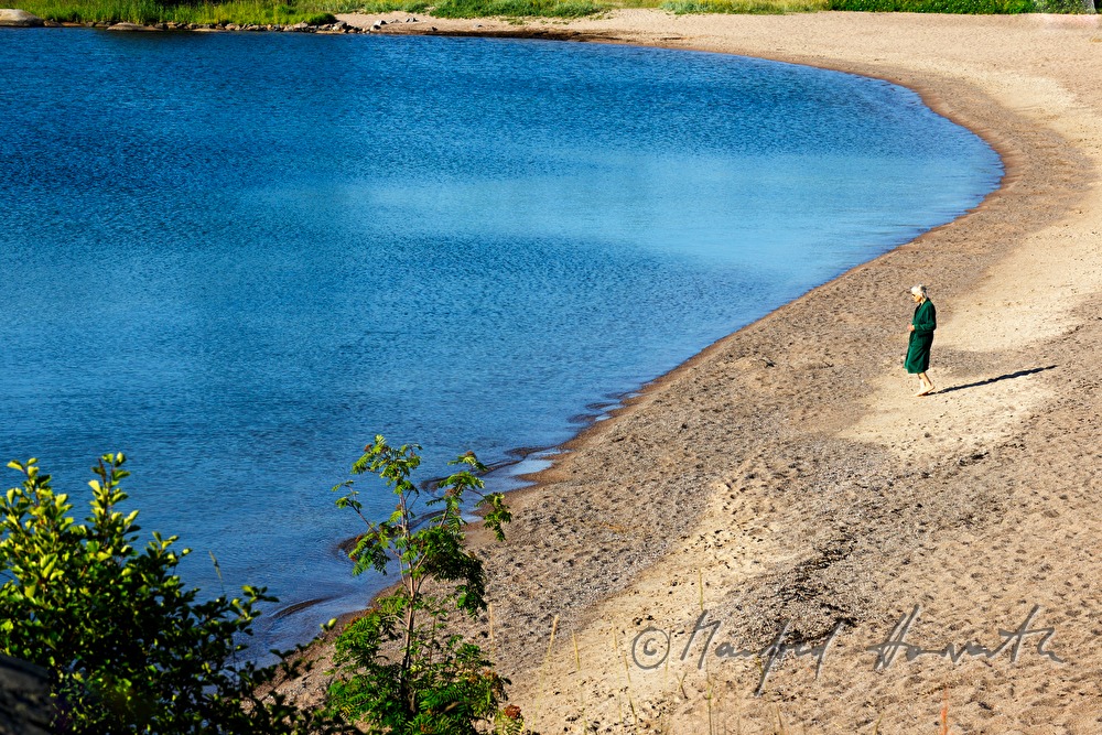 Finnish woman on the way to the sea
