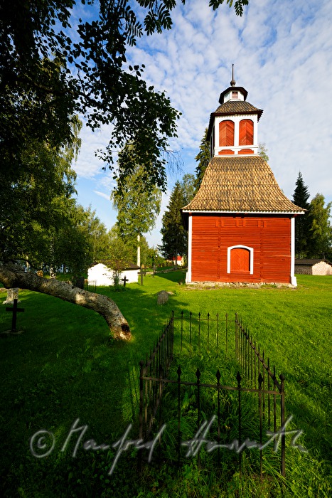 cemetery and the church Kirkkoniemen kellotapuli