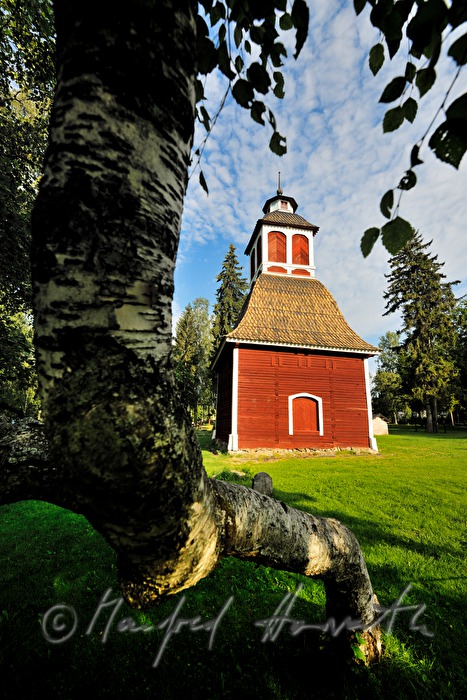 cemetery and the church Kirkkoniemen kellotapuli