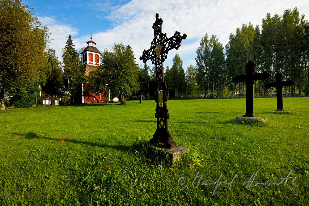 cemetery and the church Kirkkoniemen kellotapuli