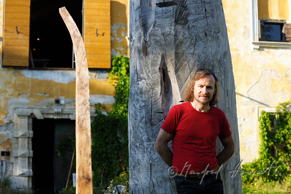 Johann Feilacher and tree-sculpture in front of the studio