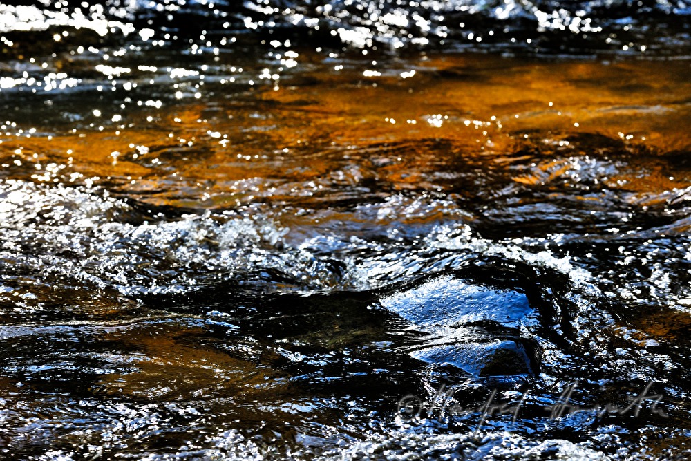 granite boulders bathed by the river Waldaist