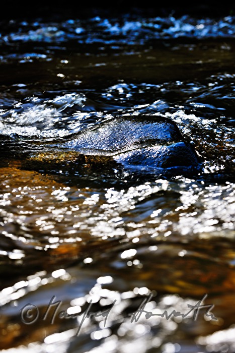 granite boulders bathed by the river Waldaist