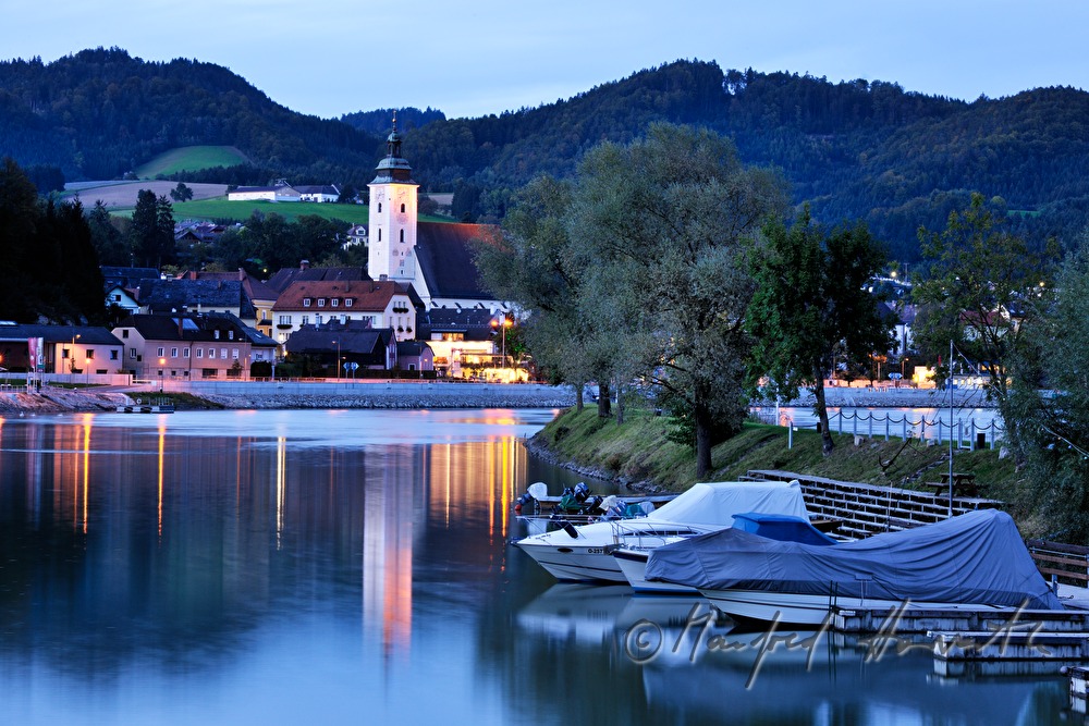 landig stage for boats on the Danube