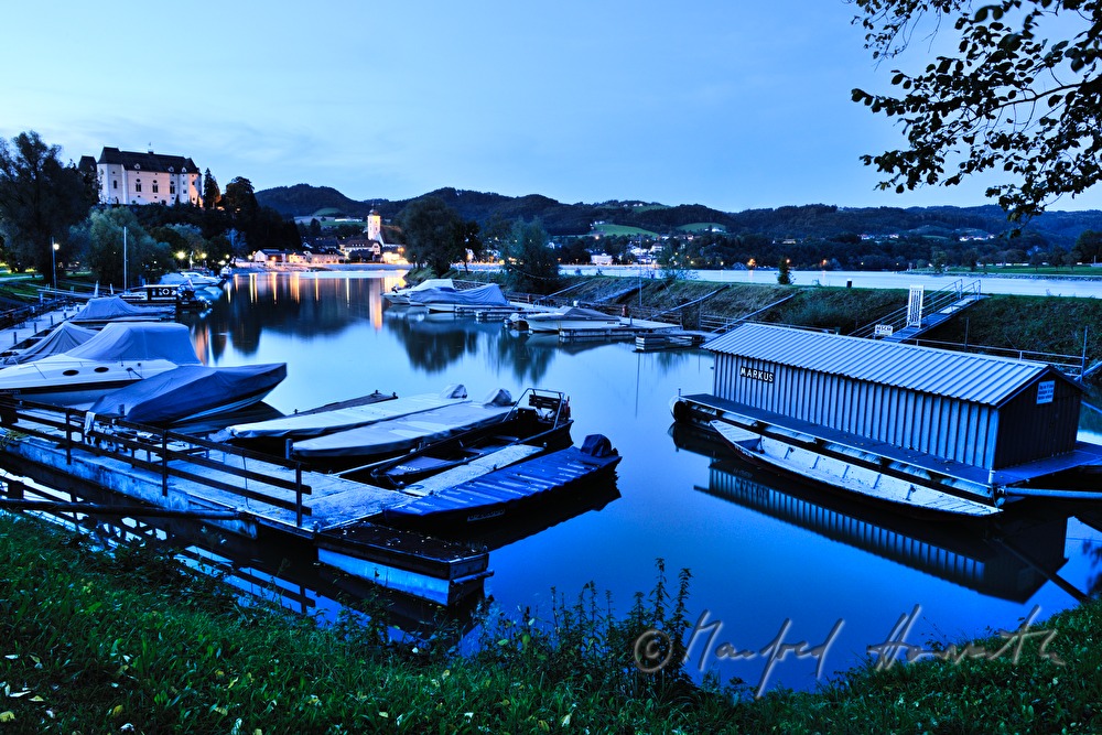 landig stage for boats on the Danube