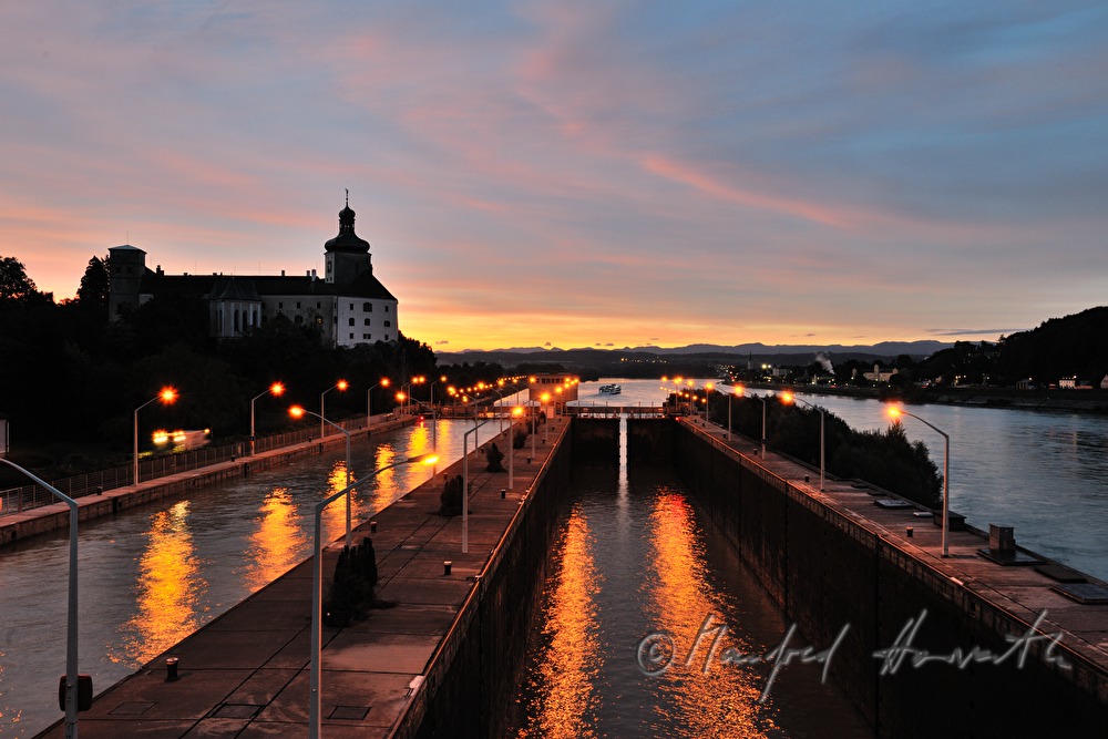 water gate of the hydropower station and castle Persenbeug