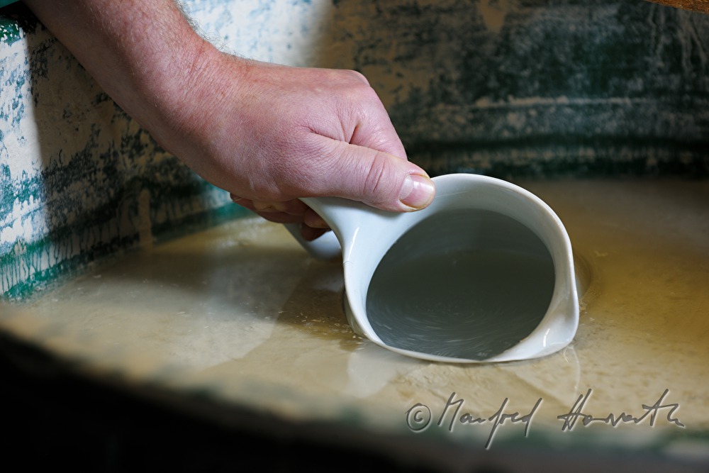 ceramist Wieser skims off water