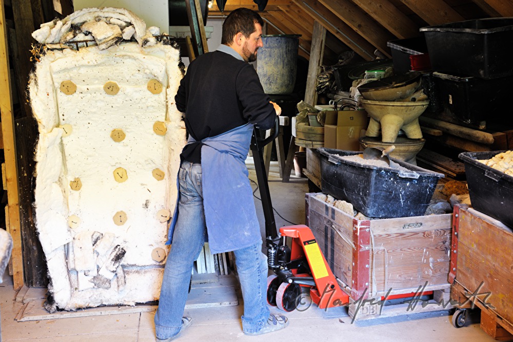 ceramist Josef Wieser transports clay