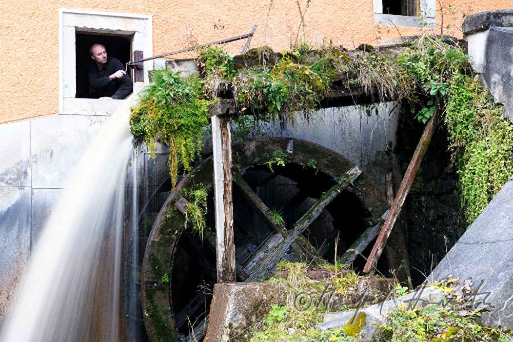 millner setting the water jet of the paddle wheel