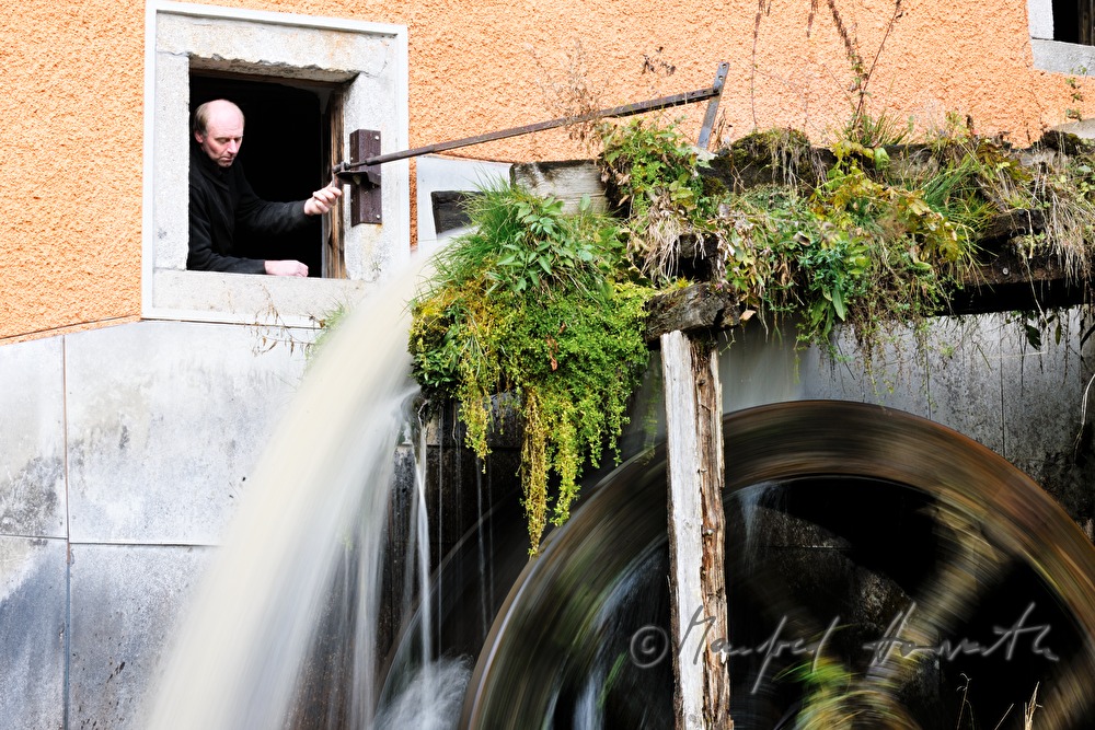 millner setting the water jet of the paddle wheel