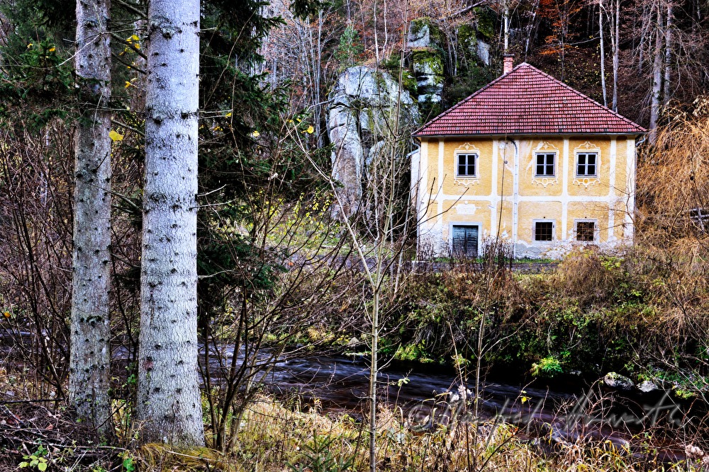 mill on the rivershore of the river Waldaist
