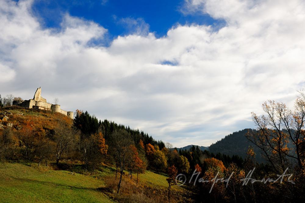 hulk Ruttenstein over the valley of the Naarn