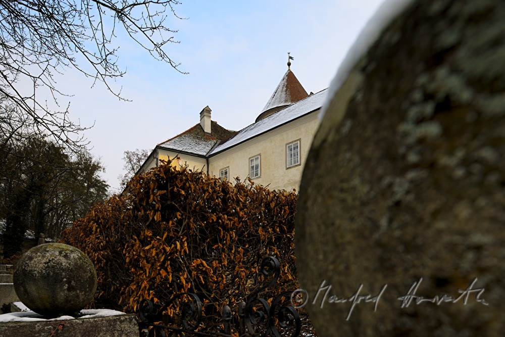 garden decoration, hedge and Castle Schwertberg