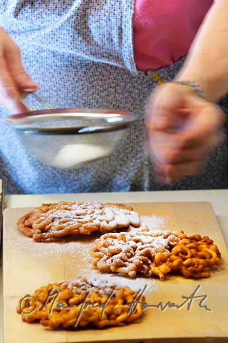 Kirtagsflecken made of deep-fried yeast dough