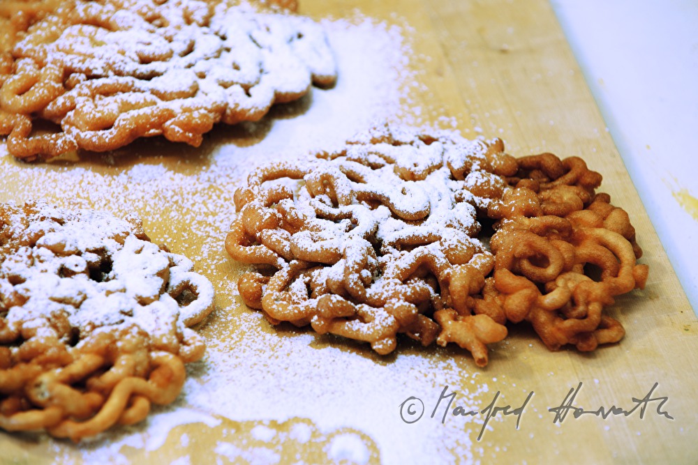 Kirtagsflecken made of deep-fried yeast dough
