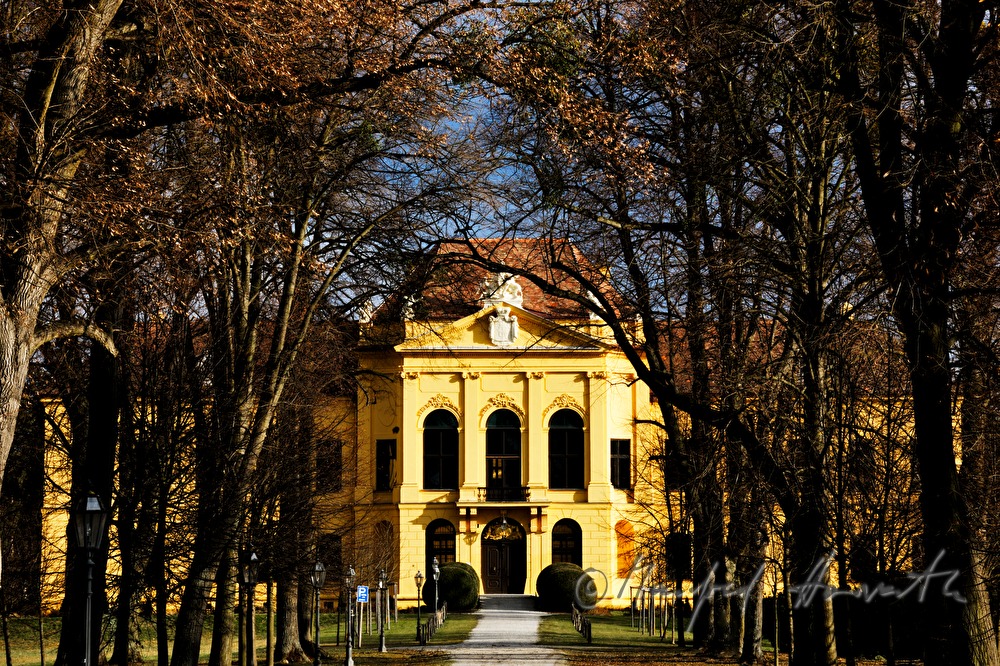 Castle Eckartsau surrounded by an English Garden