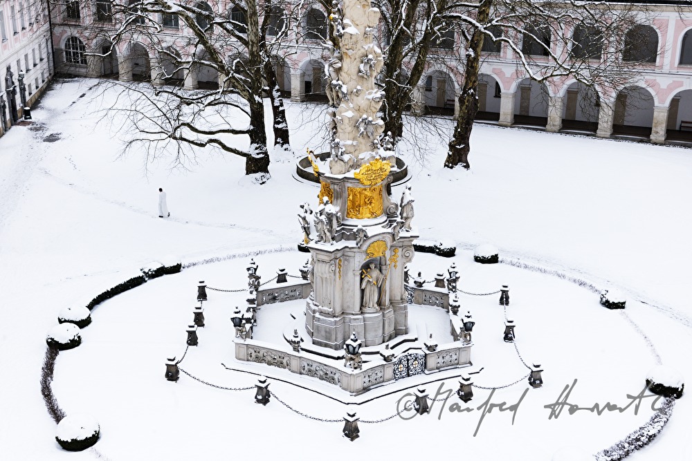 Holy Trinity Column and inner courtyard