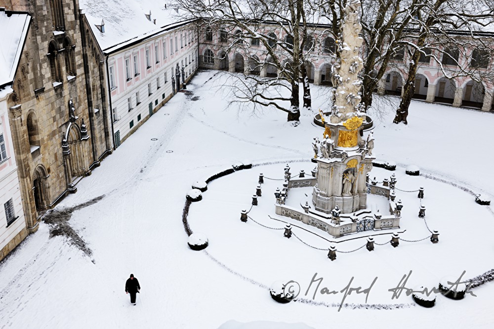 Holy Trinity Column and inner courtyard
