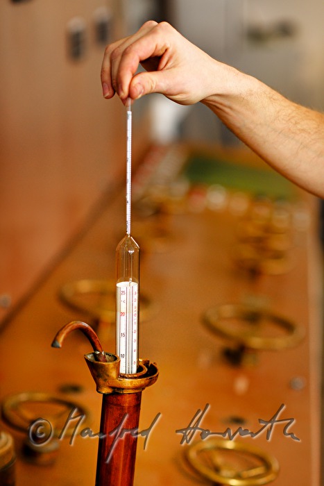 measuring the original wort in the brewhouse
