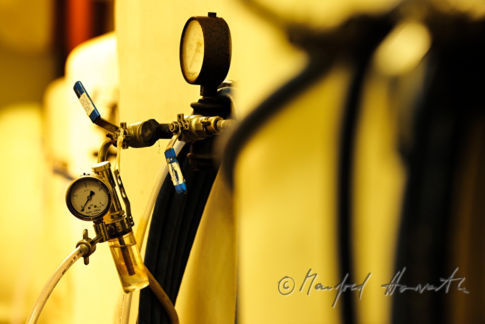 manometer on a beer ripening tank