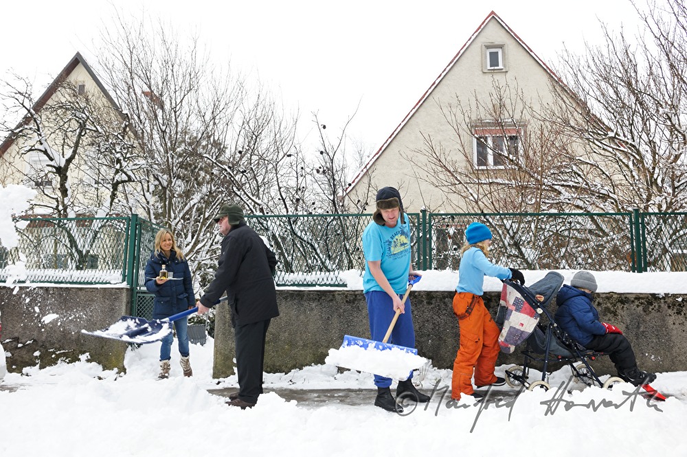 snow shoveling of the pavement