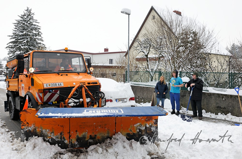 snow shoveling of the pavement