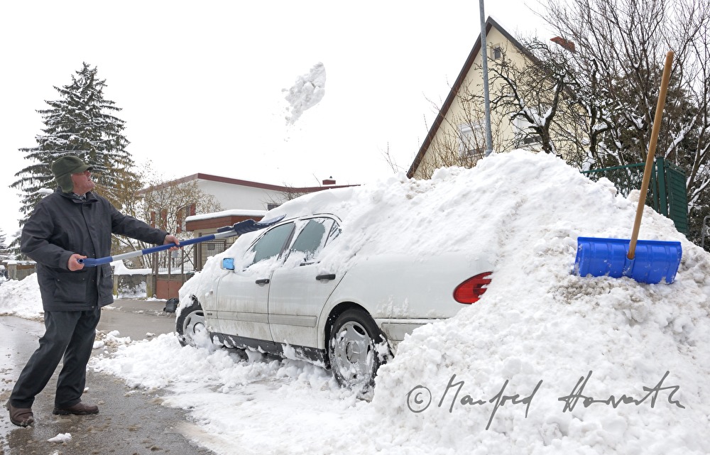 snow shoveling of the pavement
