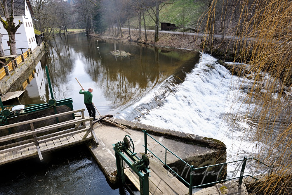 millner cranks to open the dam