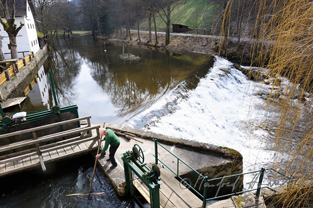 millner cranks to open the dam