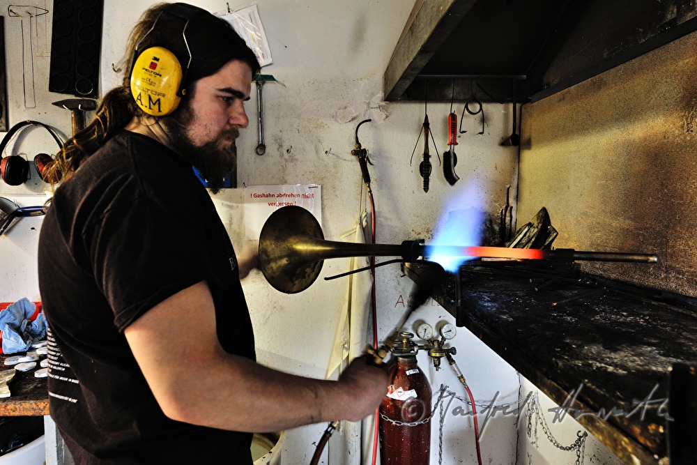 glowing of the bell of a trumpet