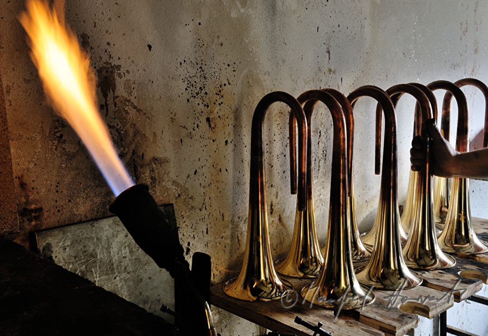 glowing of the bell of a trumpet