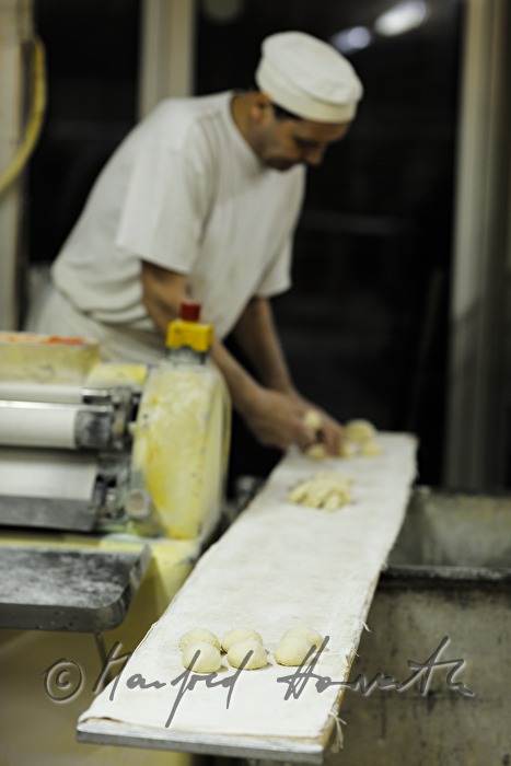 setting the machine for portioning dough