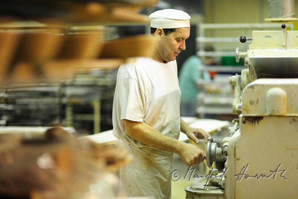 setting the machine for portioning dough