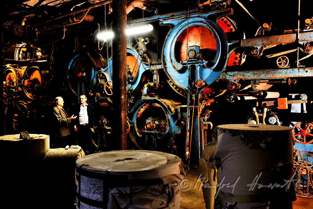 operators of the machine for making paper in the former paper mill