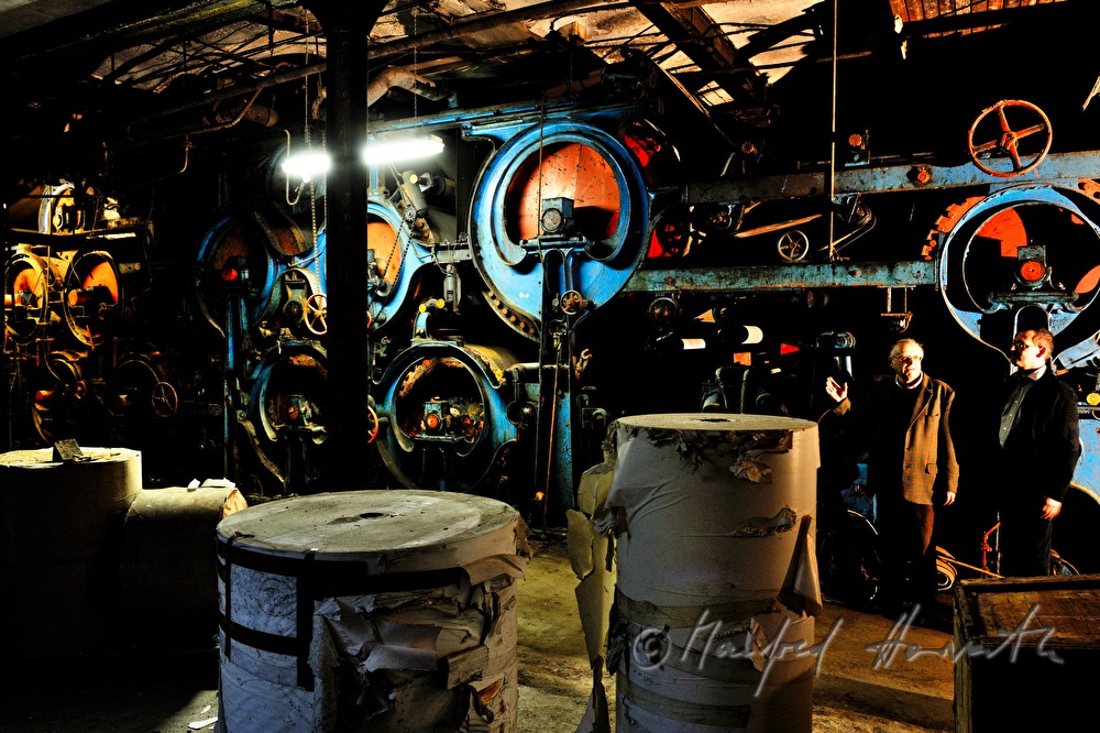 operators of the machine for making paper in the former paper mill